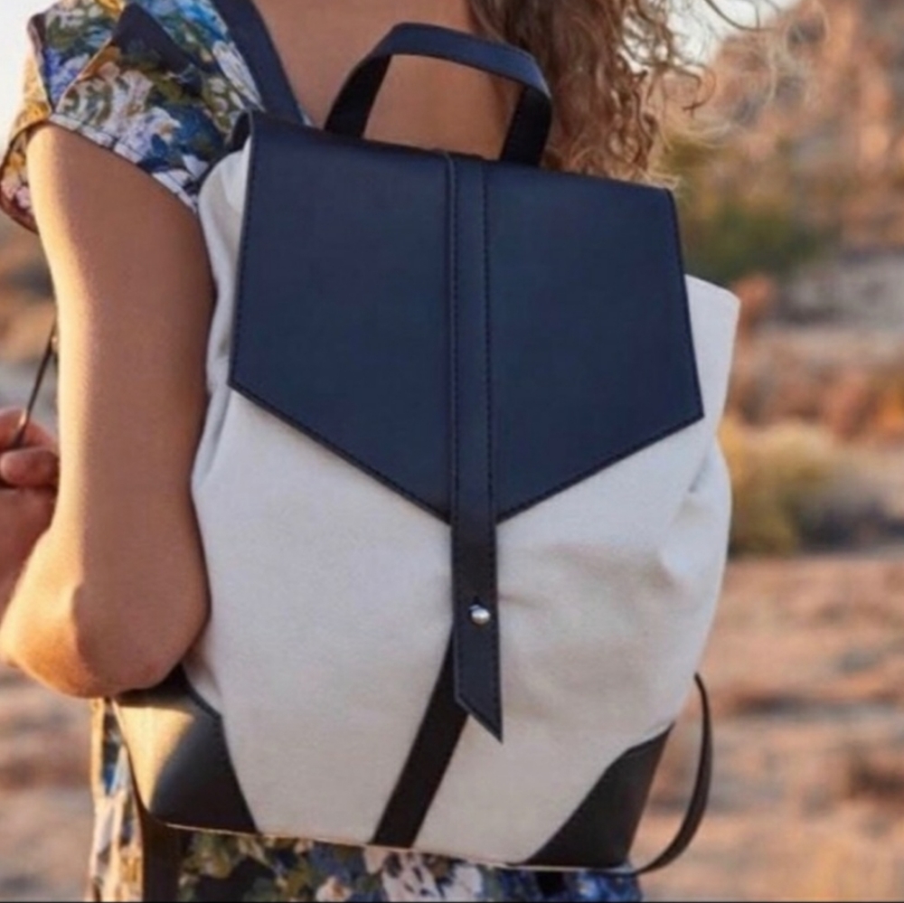 NWT DUEX LUX Canvas Backpack